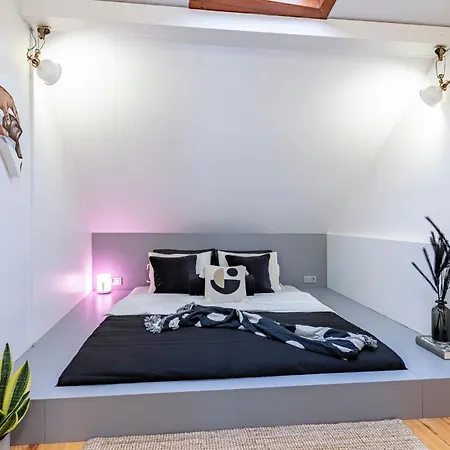 Entire Private Building Walk To Galata 6 Guests Istanbul