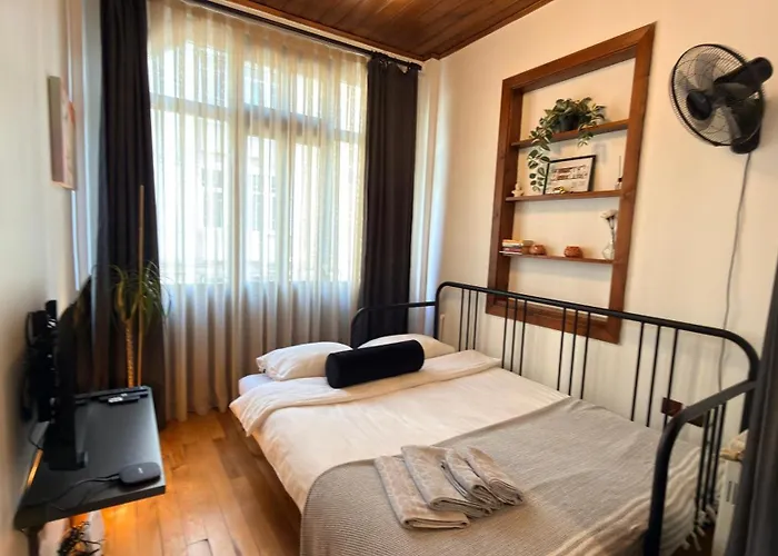 Entire Private Building Walk To Galata 6 Guests *