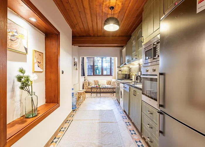 Entire Private Building Walk To Galata 6 Guests * Istanbul