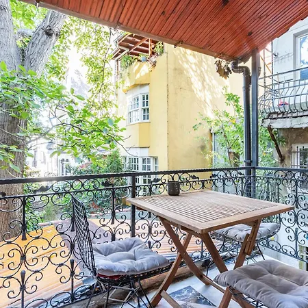 Entire Private Building Walk To Galata 6 Guests 펜션 이스탄불